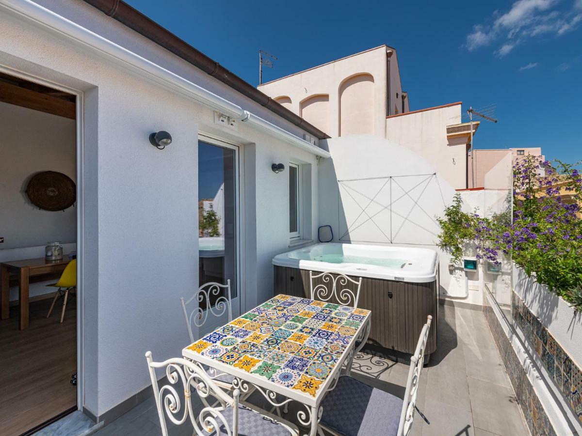 "Bea'S Terrace" - Private Jacuzzi And Panoramic Rooftop In The City Centre 칼리아리 외부 사진