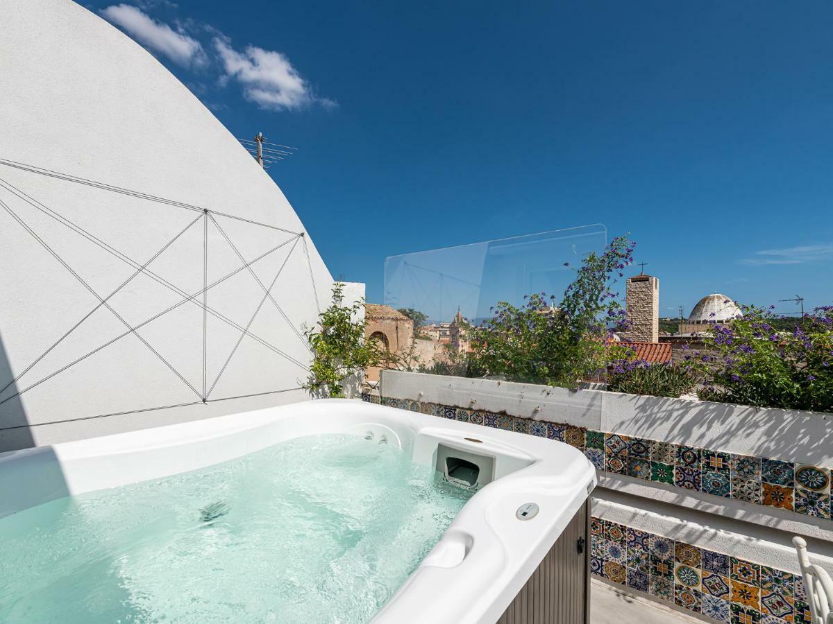 "Bea'S Terrace" - Private Jacuzzi And Panoramic Rooftop In The City Centre 칼리아리 외부 사진